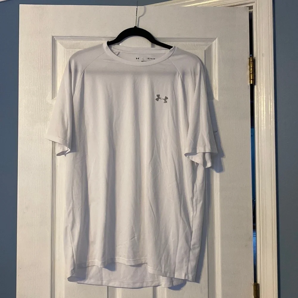 Under Armour mens tee; size Xl